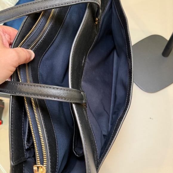 Tory Burch Robinson Tote Black - Picture 14 of 16